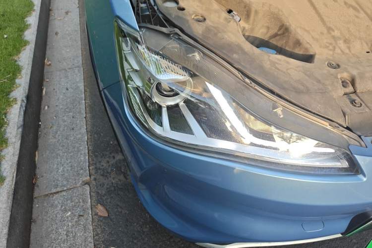 Used NETA V 2021 Standard Range Entertainment Version – Upgraded Model Right Front Headlight