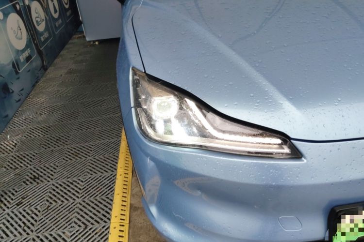 Used NETA V 2021 Standard Range Entertainment Version – Upgraded Model Right Front Headlight