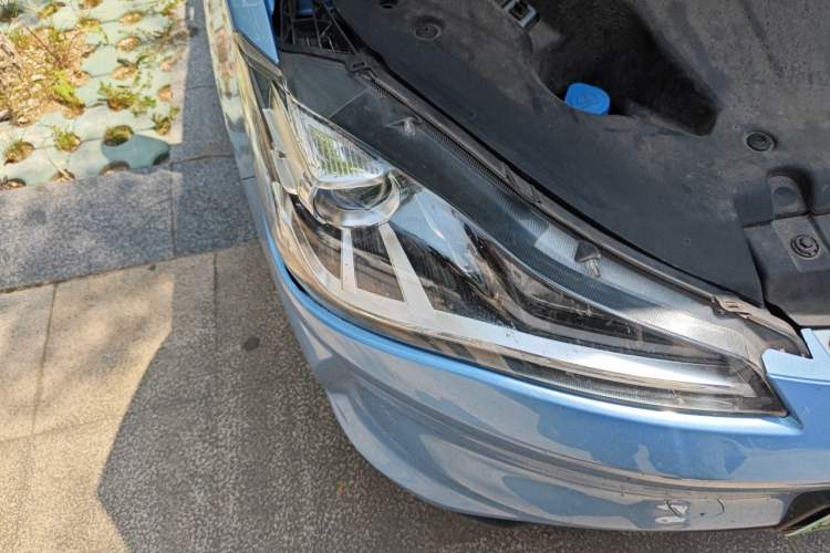 Used NETA V 2021 Standard Range Entertainment Edition Right Front Headlight