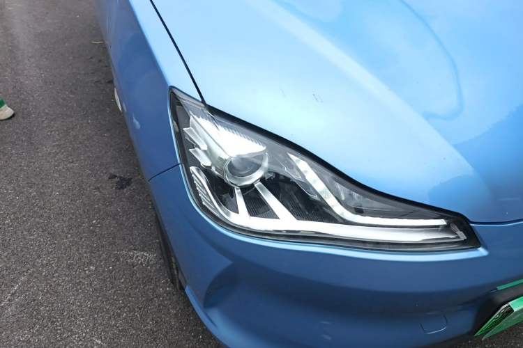 Used NETA V 2021 Standard Range Entertainment Edition Right Front Headlight
