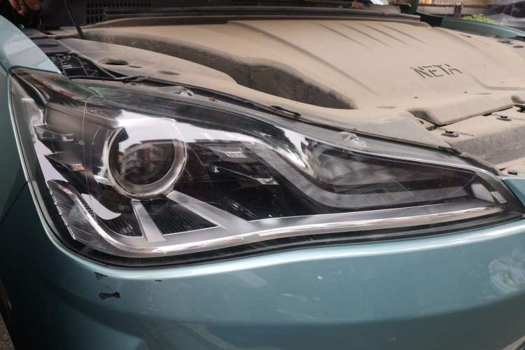 Used NETA V 2021 Long-Range Smart Edition Upgrade Model Right Front Headlight