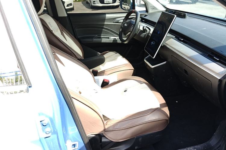 Used NETA V 2021 Standard Range Entertainment Version – Upgraded Model Right Front Seat
