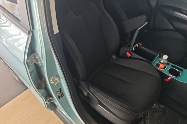 Used NETA V 2021 Standard Range Entertainment Version – Upgraded Model Right Front Seat