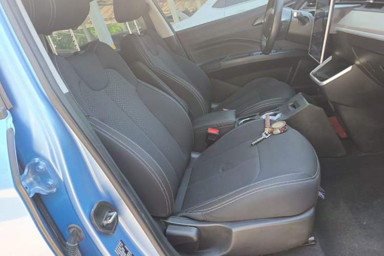 Used NETA V 2021 Standard Range Entertainment Version – Upgraded Model Right Front Seat