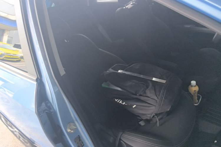Used NETA V 2021 Standard Range Entertainment Version – Upgraded Model Right Front Seat