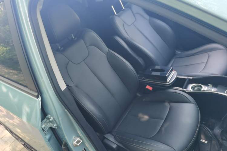 Used NETA V 2021 Long-Range Entertainment Edition Upgrade Model Right Front Seat