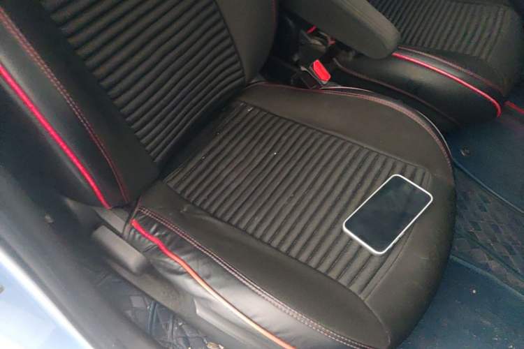 Used NETA V 2021 Standard Range Entertainment Version – Upgraded Model Right Front Seat