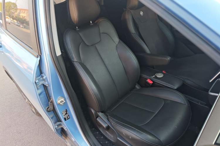 Used NETA V 2021 Long-Range Entertainment Edition Upgrade Model Right Front Seat