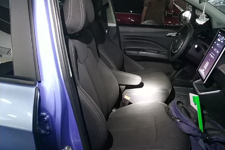 Used NETA V 2021 Standard Range Entertainment Version – Upgraded Model Right Front Seat