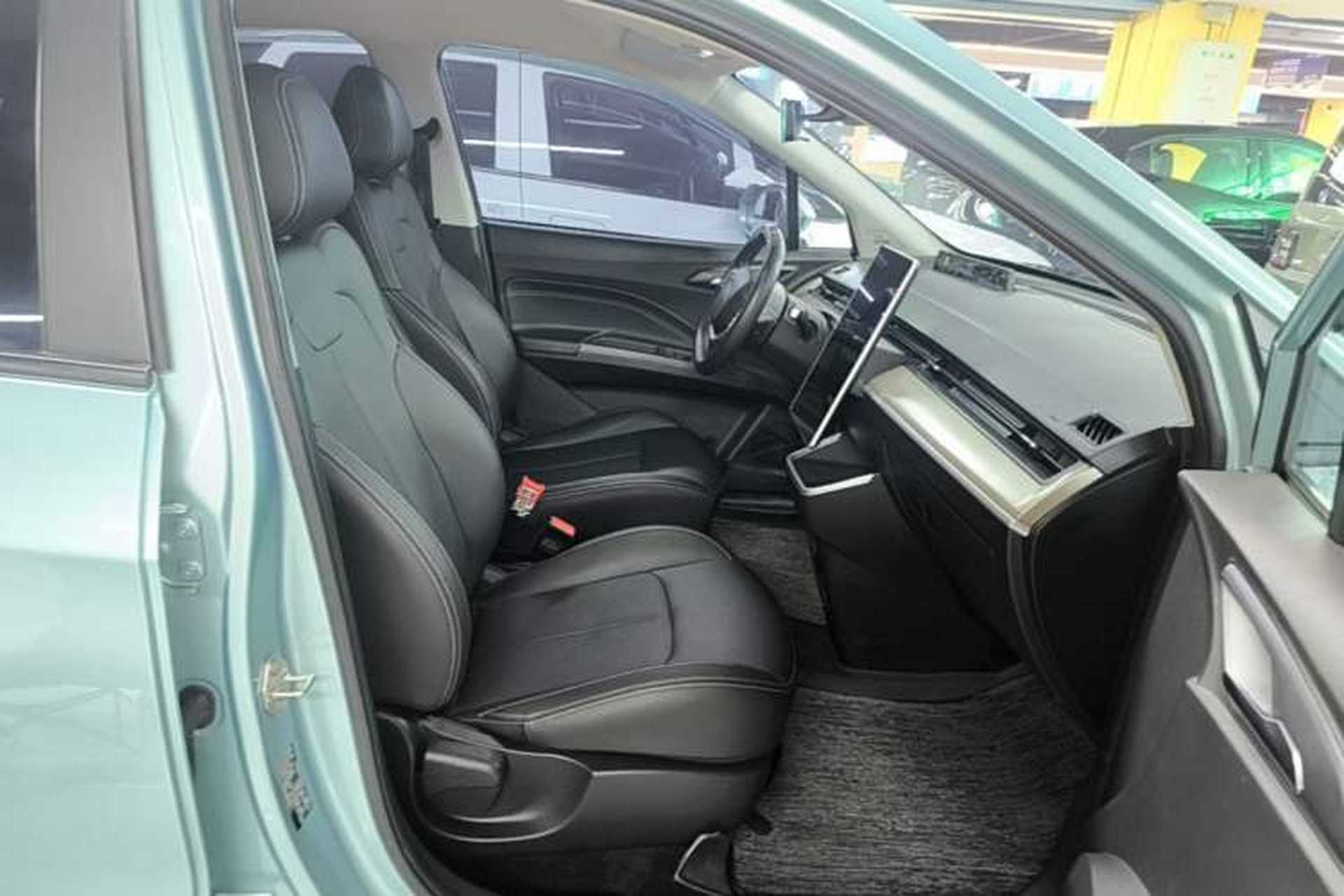 Used NETA V 2021 Long-Range Entertainment Edition Upgrade Model Right Front Seat