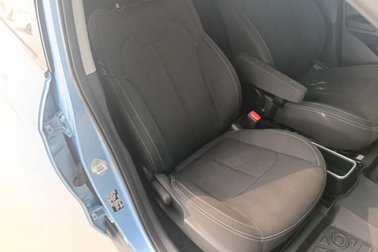Used NETA V 2021 Standard Range Entertainment Version – Upgraded Model Right Front Seat