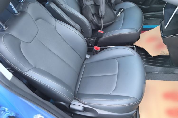 Used NETA V 2021 Long-Range Entertainment Edition Upgrade Model Right Front Seat