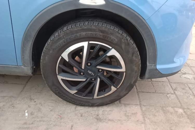 Used NETA V 2021 Long-Range Entertainment Edition Right Front Wheel Hub