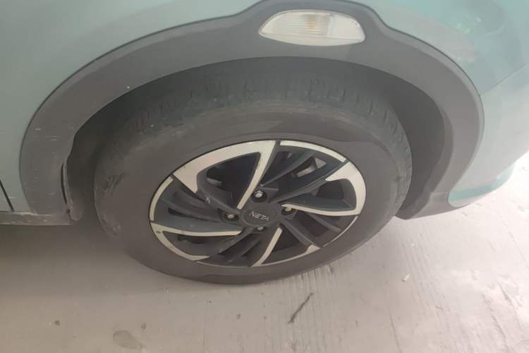 Used NETA V 2021 Long-Range Entertainment Edition Upgrade Model Right Front Wheel Hub