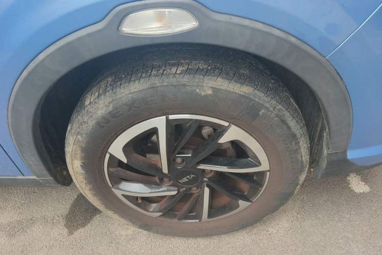 Used NETA V 2021 Long-Range Entertainment Edition Upgrade Model Right Front Wheel Hub