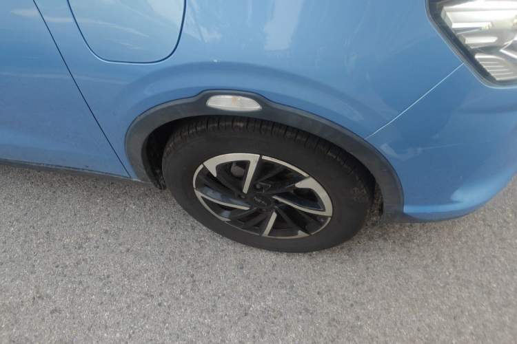 Used NETA V 2021 Long-Range Entertainment Edition Upgrade Model Right Front Wheel Hub