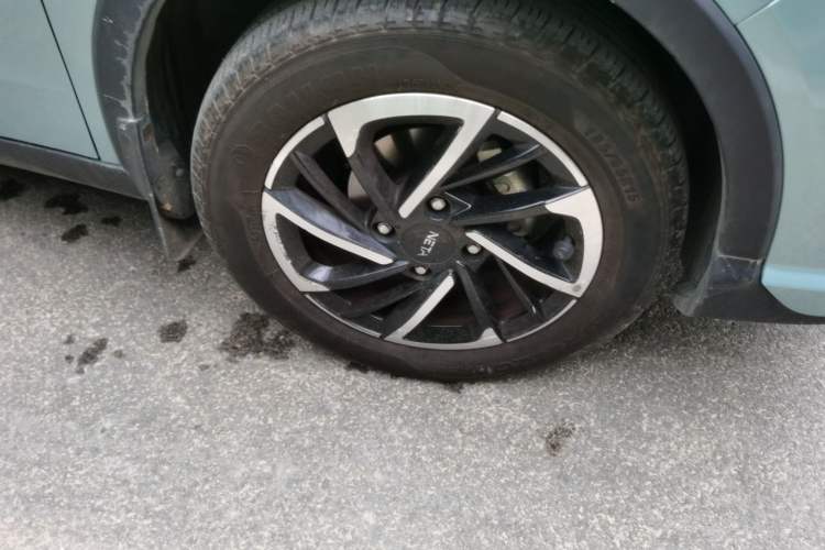 Used NETA V 2021 Long-Range Entertainment Edition Upgrade Model Right Front Wheel Hub