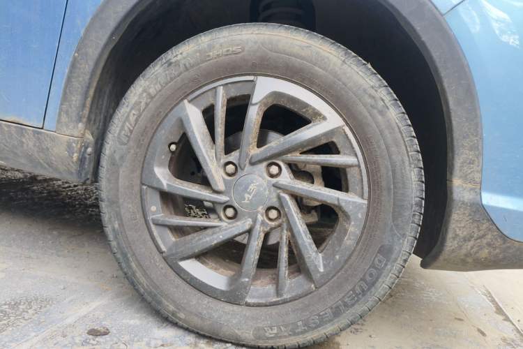 Used NETA V 2021 Standard Range Entertainment Version – Upgraded Model Right Front Wheel Hub