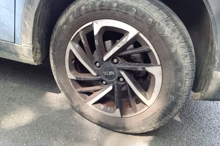 Used NETA V 2021 Long-Range Entertainment Edition Upgrade Model Right Front Wheel Hub