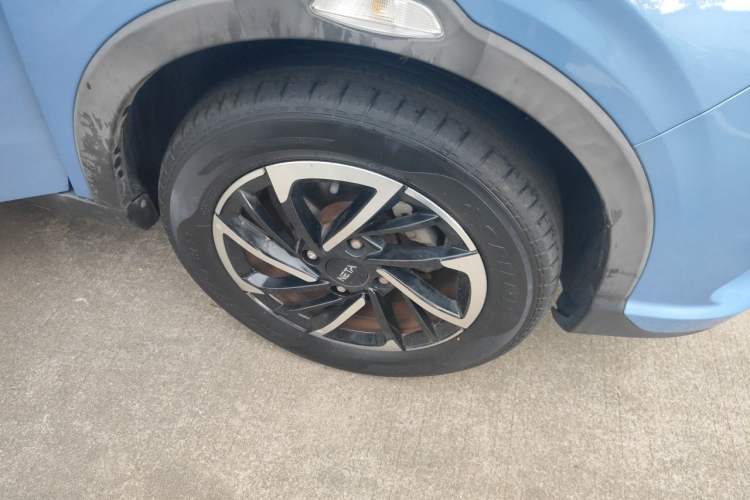 Used NETA V 2021 Long-Range Entertainment Edition Upgrade Model Right Front Wheel Hub