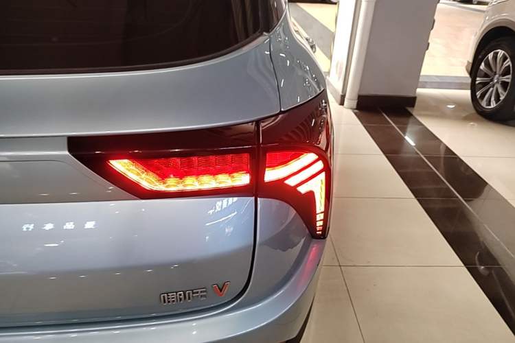 Used NETA V 2021 Long-Range Entertainment Edition Upgrade Model Right Rear Taillight