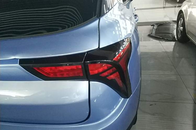Used NETA V 2021 Standard Range Entertainment Version – Upgraded Model Right Rear Taillight