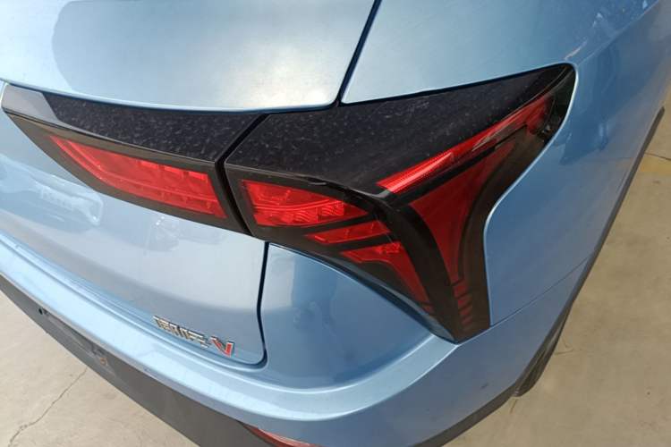 Used NETA V 2021 Standard Range Entertainment Version – Upgraded Model Right Rear Taillight