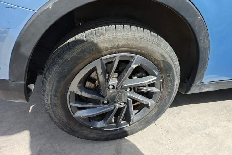Used NETA V 2021 Standard Range Entertainment Version – Upgraded Model Right Rear Wheel Hub