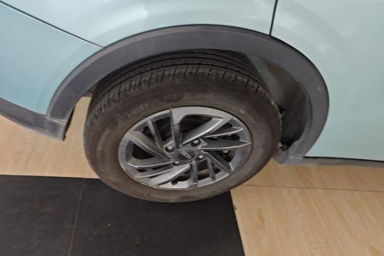 Used NETA V 2021 Standard Range Entertainment Version – Upgraded Model Right Rear Wheel Hub