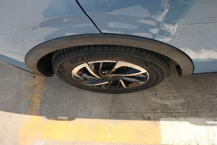 Used NETA V 2021 Standard Range Entertainment Version – Upgraded Model Right Rear Wheel Hub