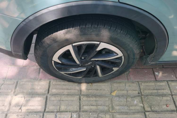 Used NETA V 2021 Long-Range Entertainment Edition Upgrade Model Right Rear Wheel Hub
