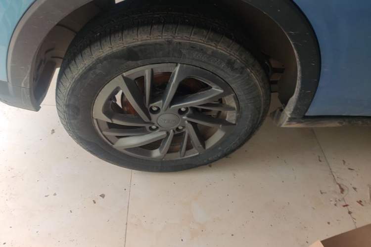 Used NETA V 2021 Standard Range Entertainment Version – Upgraded Model Right Rear Wheel Hub