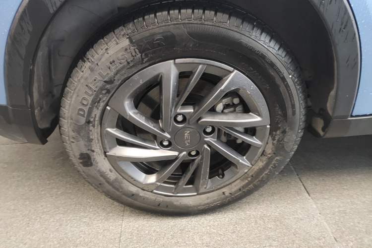 Used NETA V 2021 Standard Range Entertainment Version – Upgraded Model Right Rear Wheel Hub