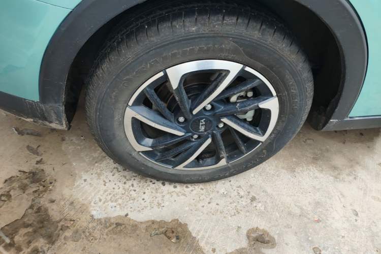 Used NETA V 2021 Long-Range Entertainment Edition Upgrade Model Right Rear Wheel Hub