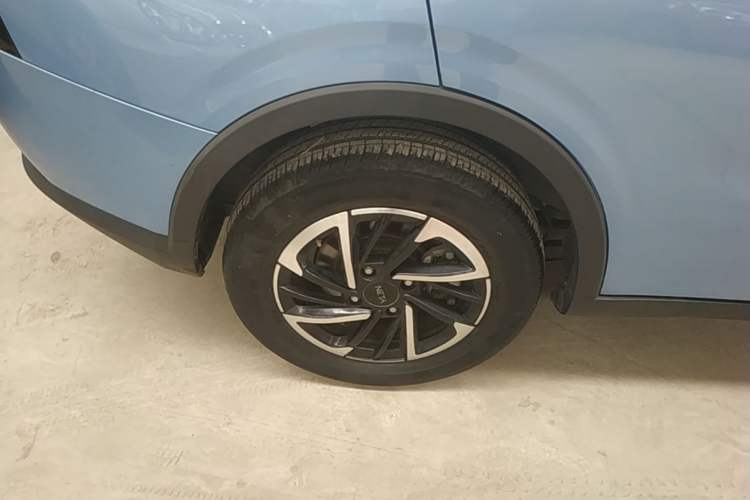 Used NETA V 2021 Long-Range Smart Edition Right Rear Wheel Hub