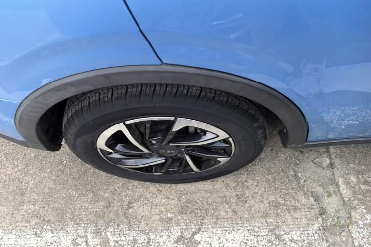 Used NETA V 2021 Long-Range Entertainment Edition Upgrade Model Right Rear Wheel Hub
