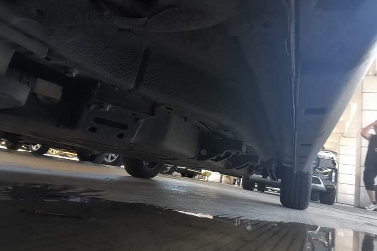 Used NETA V 2021 Long-Range Entertainment Edition Upgrade Model Right Side Sill