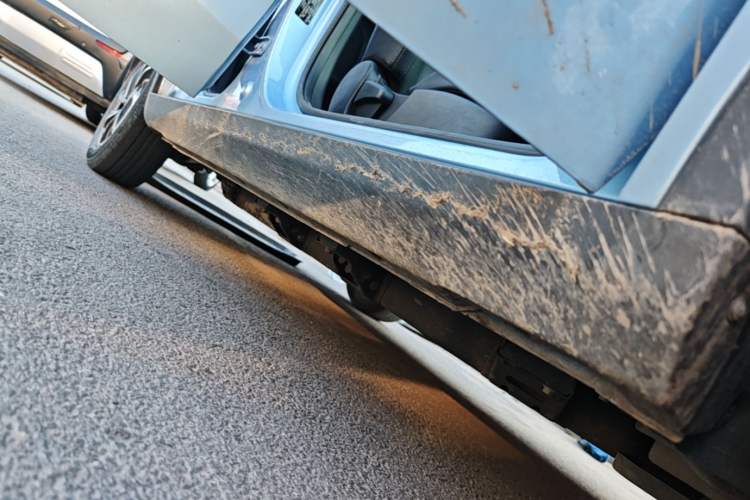 Used NETA V 2021 Long-Range Entertainment Edition Upgrade Model Right Side Sill