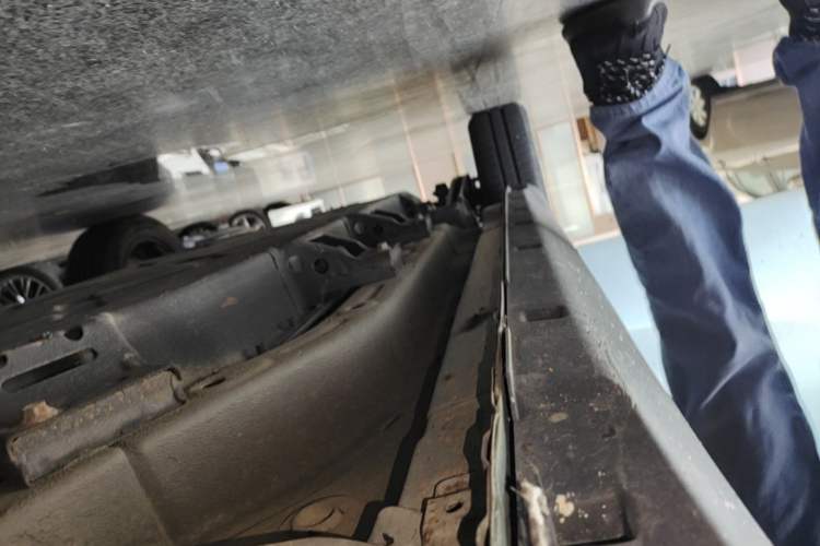 Used NETA V 2021 Standard Range Entertainment Edition Right Side Sill