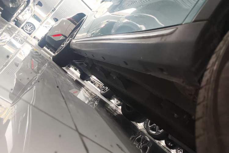 Used NETA V 2021 Standard Range Entertainment Version – Upgraded Model Right Side Sill