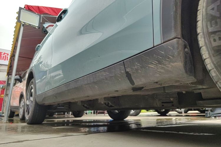 Used NETA V 2021 Long-Range Entertainment Edition Upgrade Model Right Side Sill