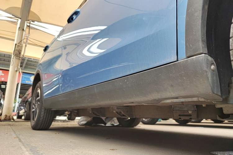 Used NETA V 2021 Long-Range Entertainment Edition Upgrade Model Right Side Sill
