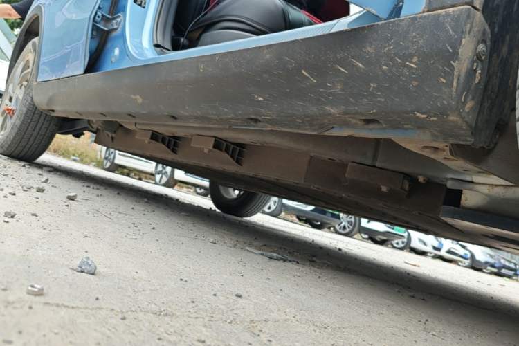 Used NETA V 2021 Standard Range Entertainment Edition Right Side Sill