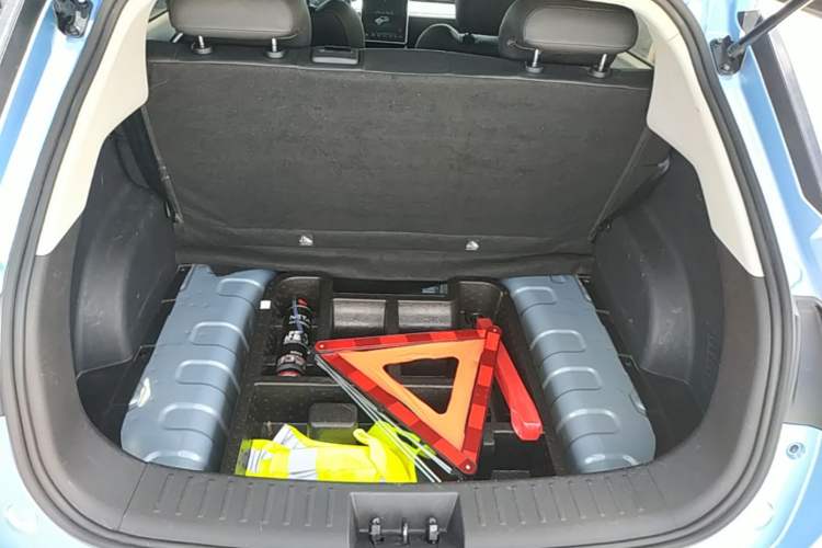 Used NETA V 2021 Standard Range Entertainment Version – Upgraded Model Trunk