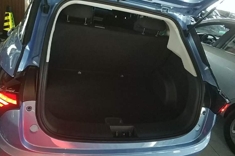 Used NETA V 2021 Standard Range Entertainment Version – Upgraded Model Trunk