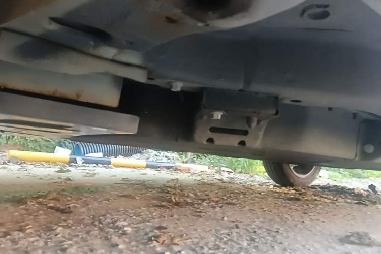Used NETA V 2021 Long-Range Entertainment Edition Upgrade Model Chassis Front Left