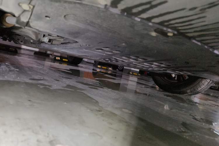 Used NETA V 2021 Long-Range Entertainment Edition Upgrade Model Chassis Front Right