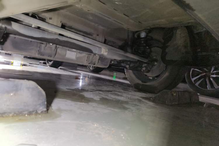 Used NETA V 2021 Long-Range Entertainment Edition Upgrade Model Chassis Rear Left
