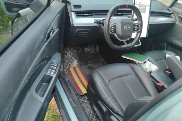 Used NETA V 2021 Long-Range Entertainment Edition Upgrade Model Driver Seat