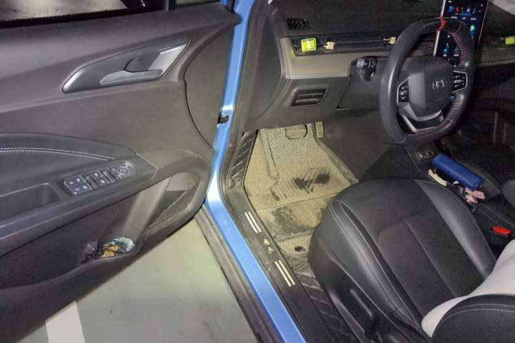 Used NETA V 2021 Long-Range Entertainment Edition Upgrade Model Driver Seat